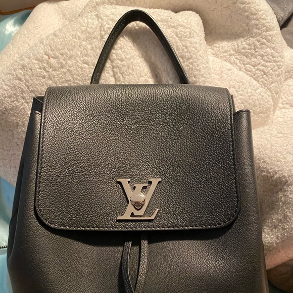 Louis Vuitton Lock Me backpack black main image 9